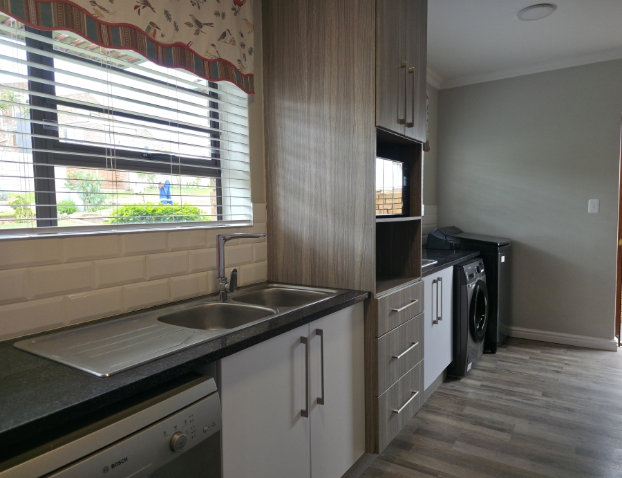 4 Bedroom Property for Sale in Wavecrest Eastern Cape